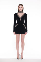 SCOLLO A V  IN VELLUTO STRETCH