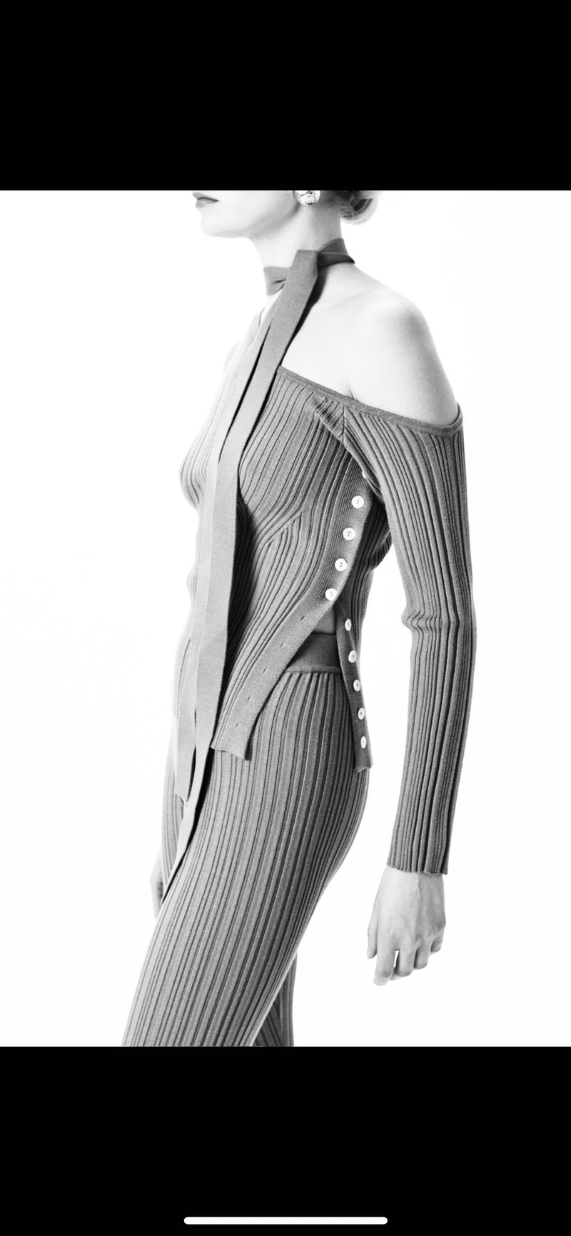 Pullover mother pearls buttons details